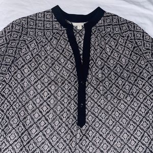 Elegant flowy long-sleeve tunic